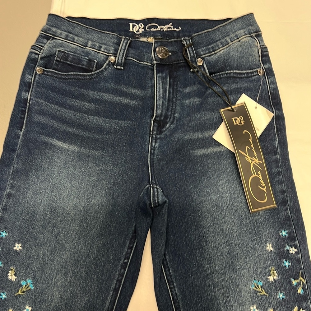 NWT  DG2 embroidered blue jeans size 2P